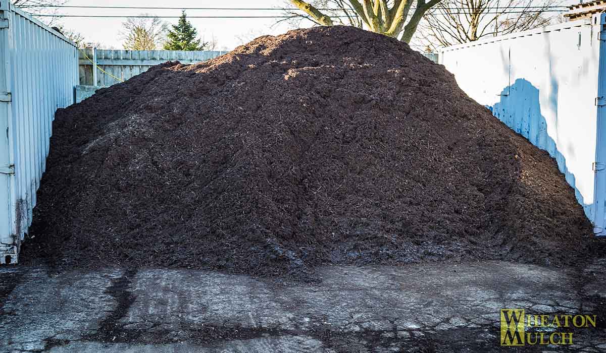 Enhanced Brown Mulch – Wheaton Mulch